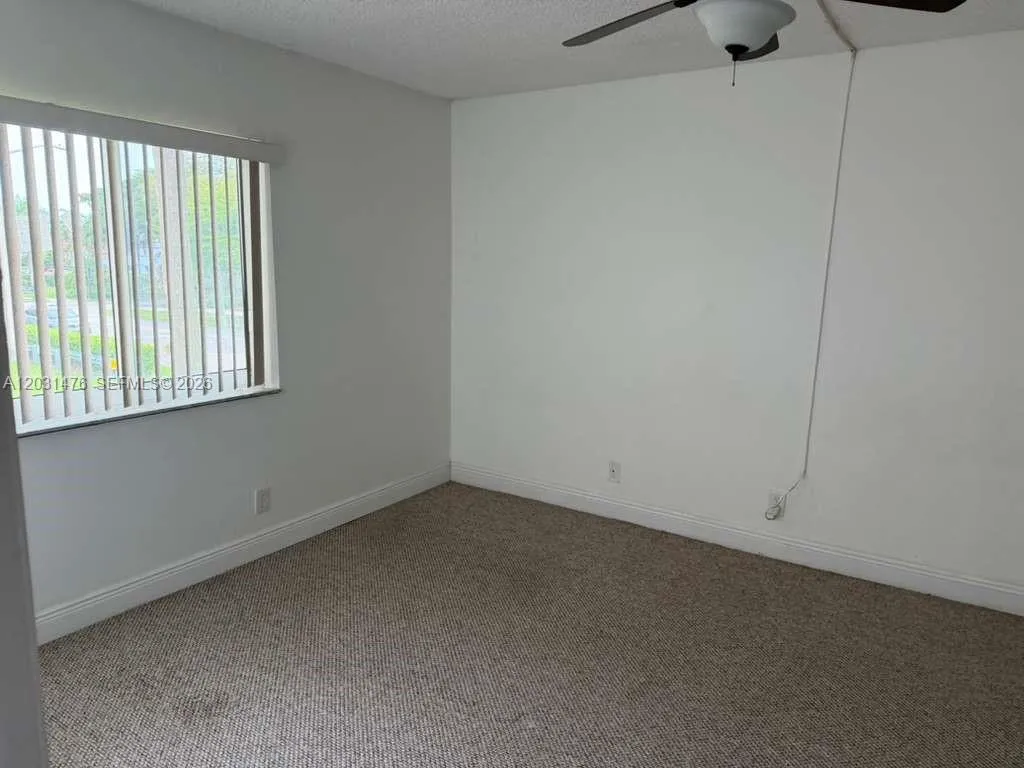 140 Lakeview Dr # 211, Weston FL 33326