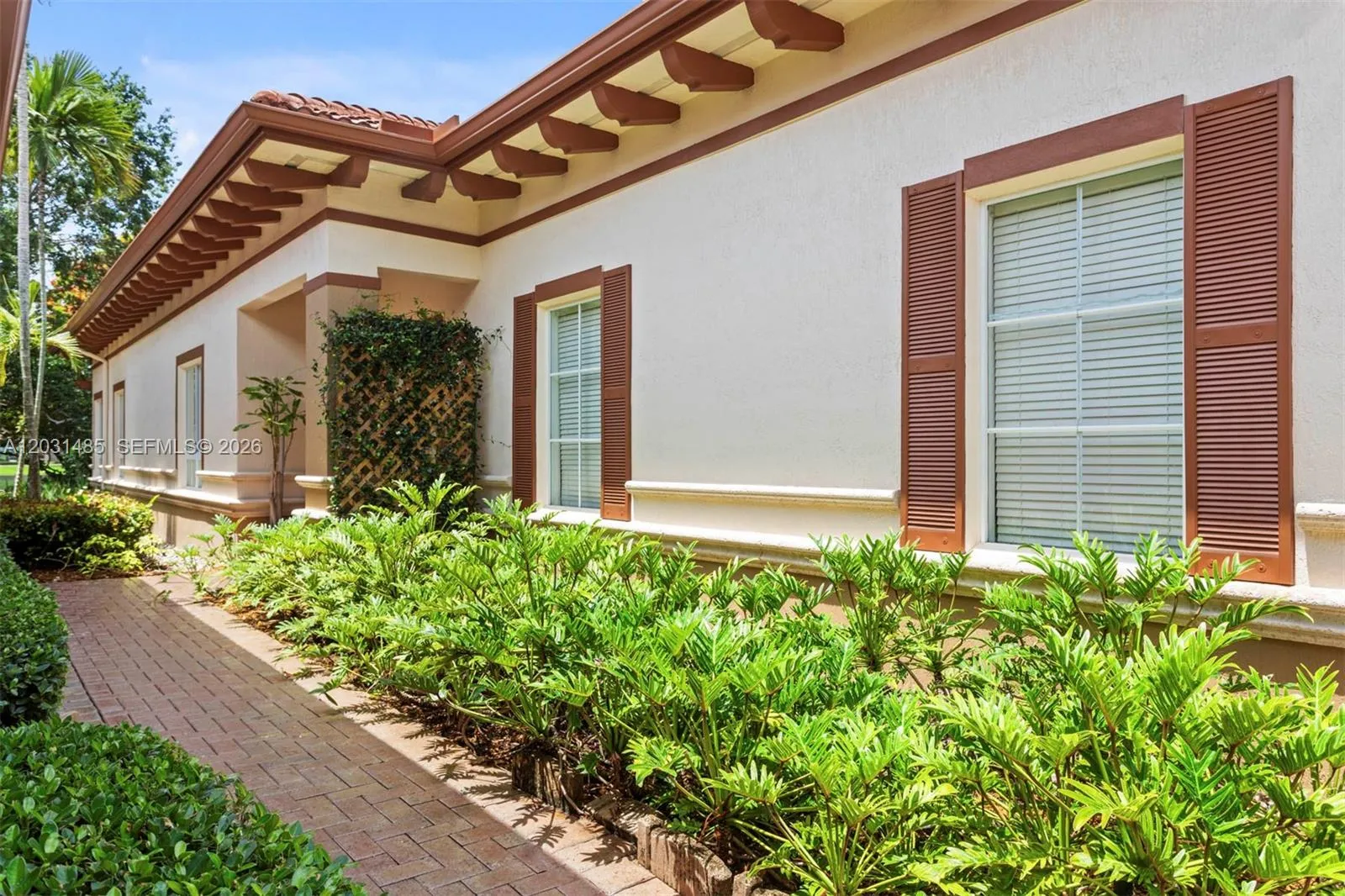 16132 Emerald Estates Dr, Weston FL 33331