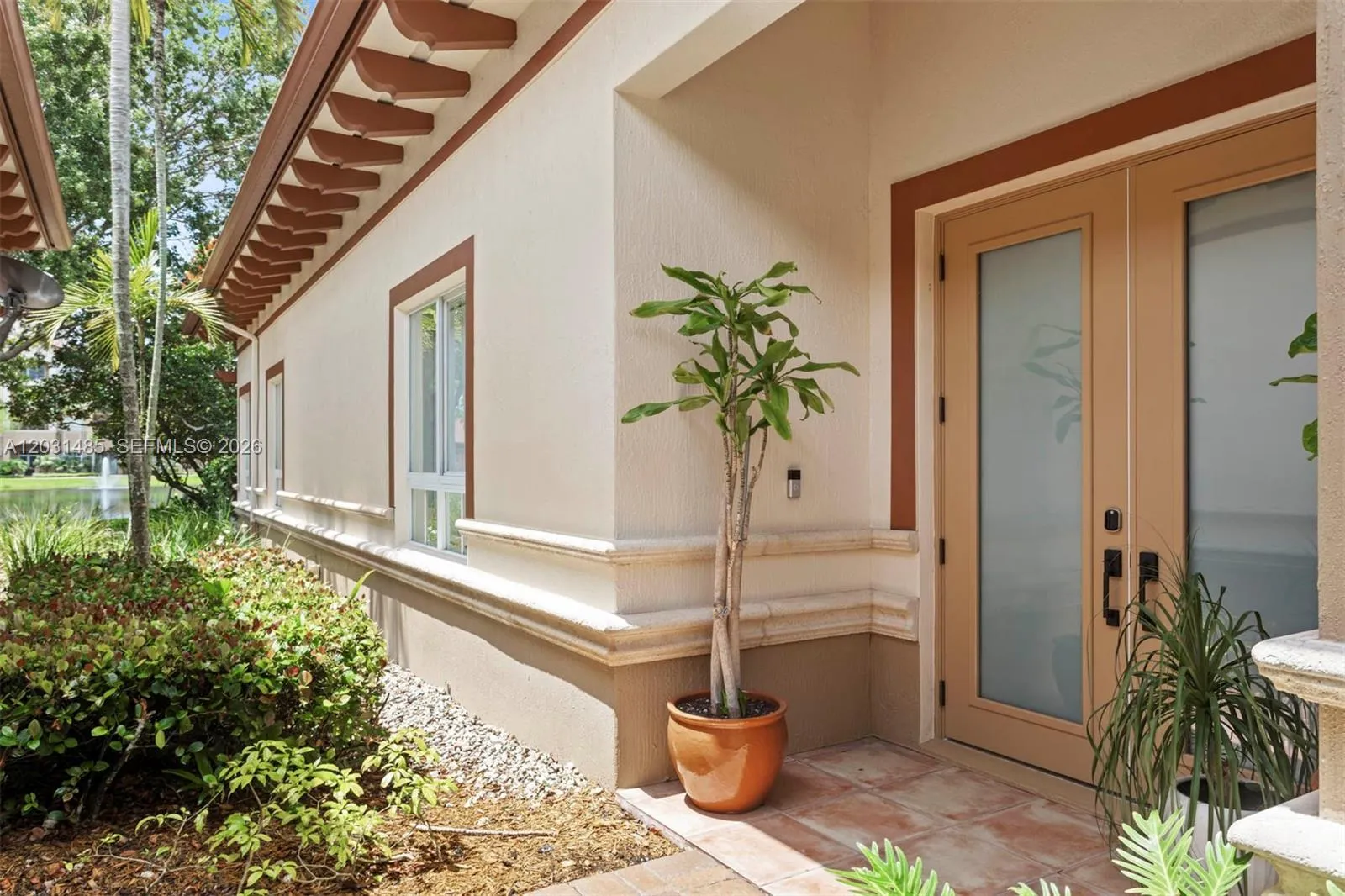 16132 Emerald Estates Dr, Weston FL 33331