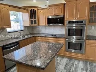 240 N 70th Way, Hollywood FL 33024
