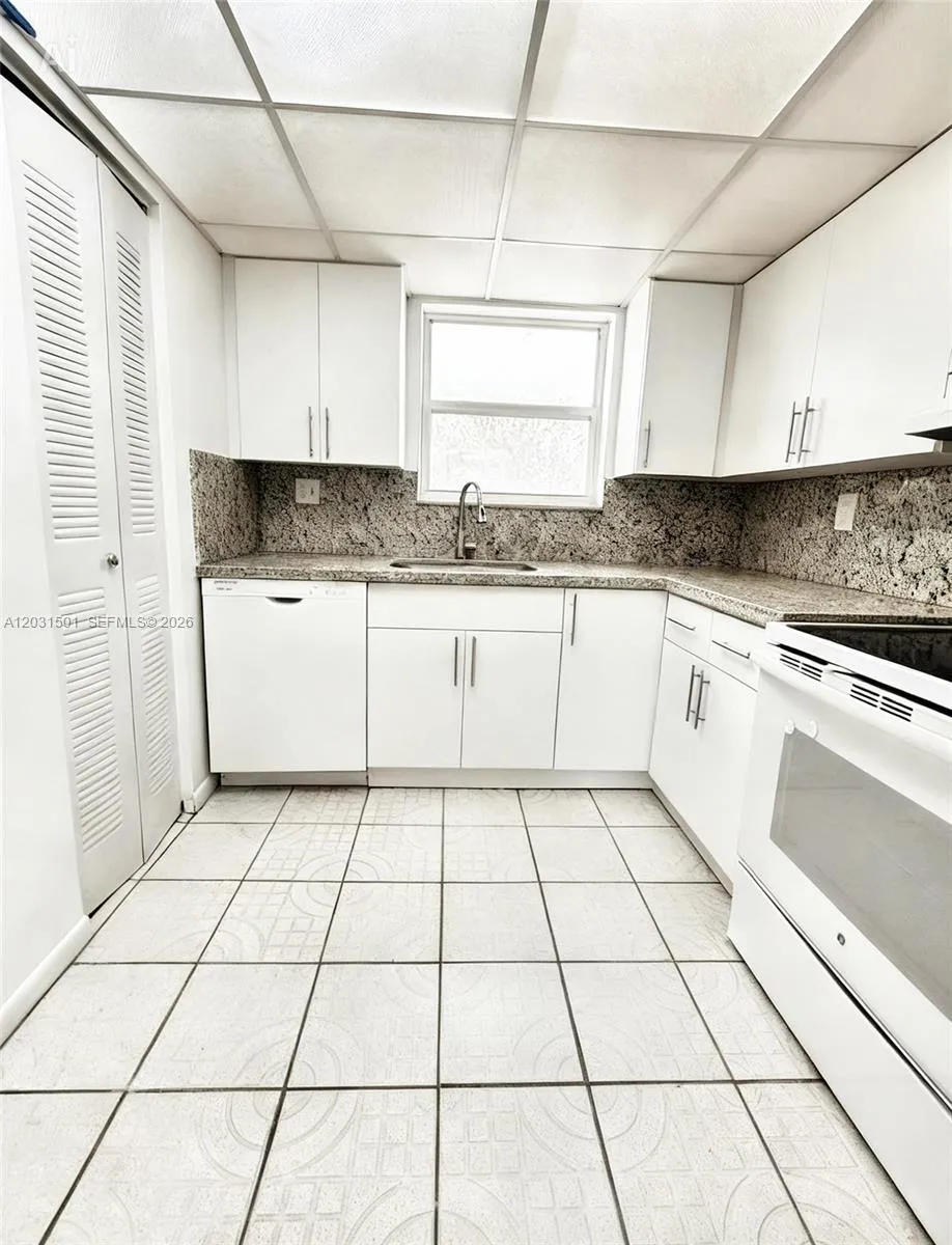 13701 Kendale Lakes Cir # 308, Miami FL 33183