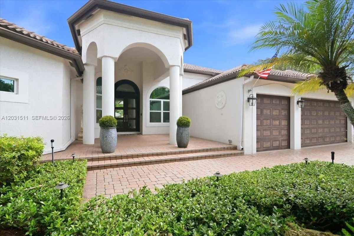 12160 NW 18th St, Plantation FL 33323