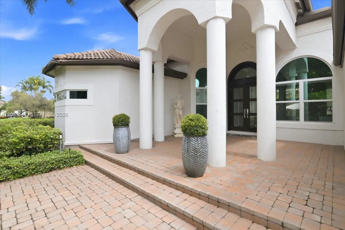 12160 NW 18th St, Plantation FL 33323