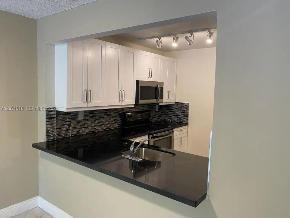 721 N Pine Island Rd # 304, Plantation FL 33324