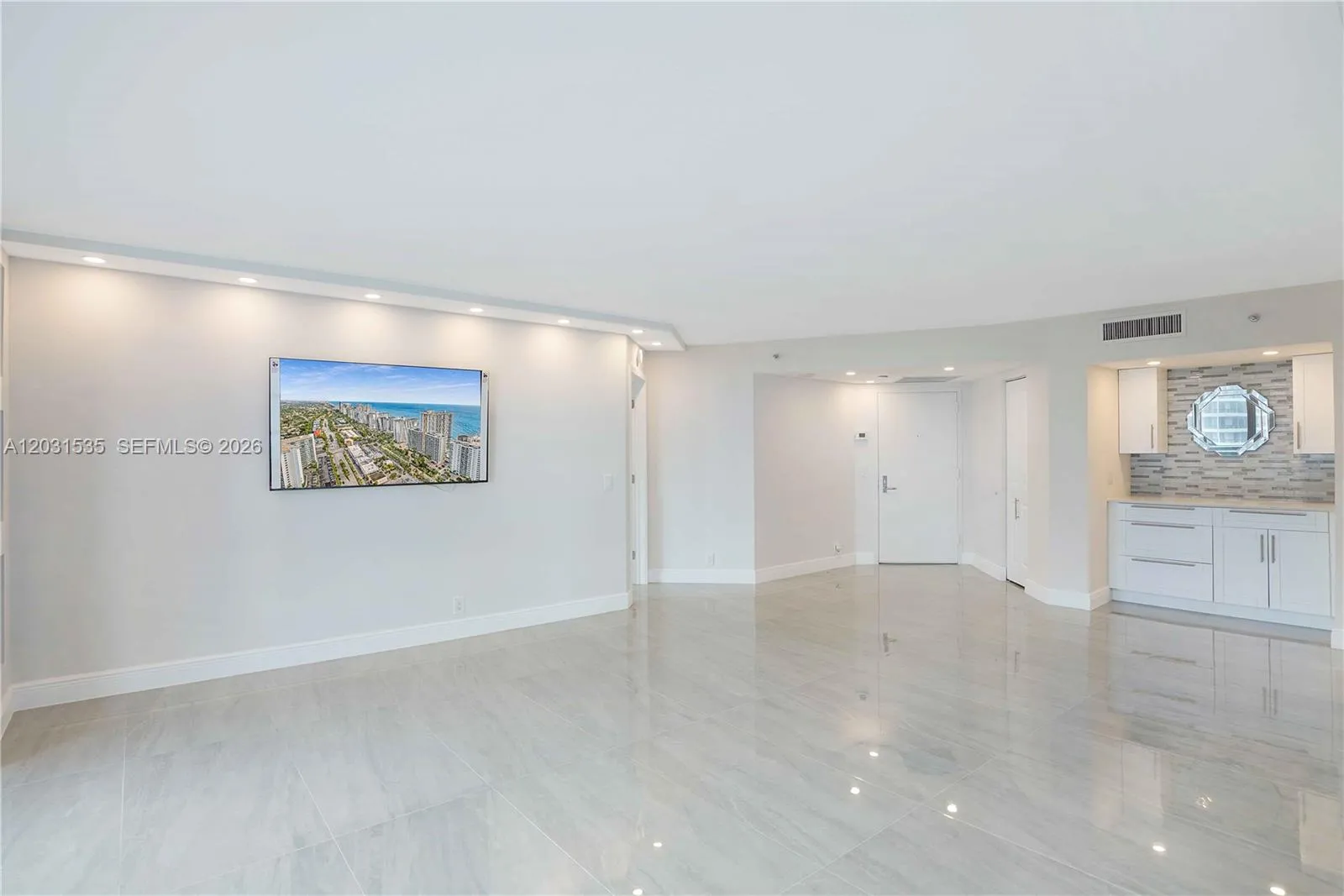 3500 Mystic Pointe Dr # 1206, Aventura FL 33180
