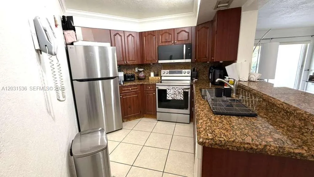 9711 Fontainebleau Blvd # D105, Miami FL 33172
