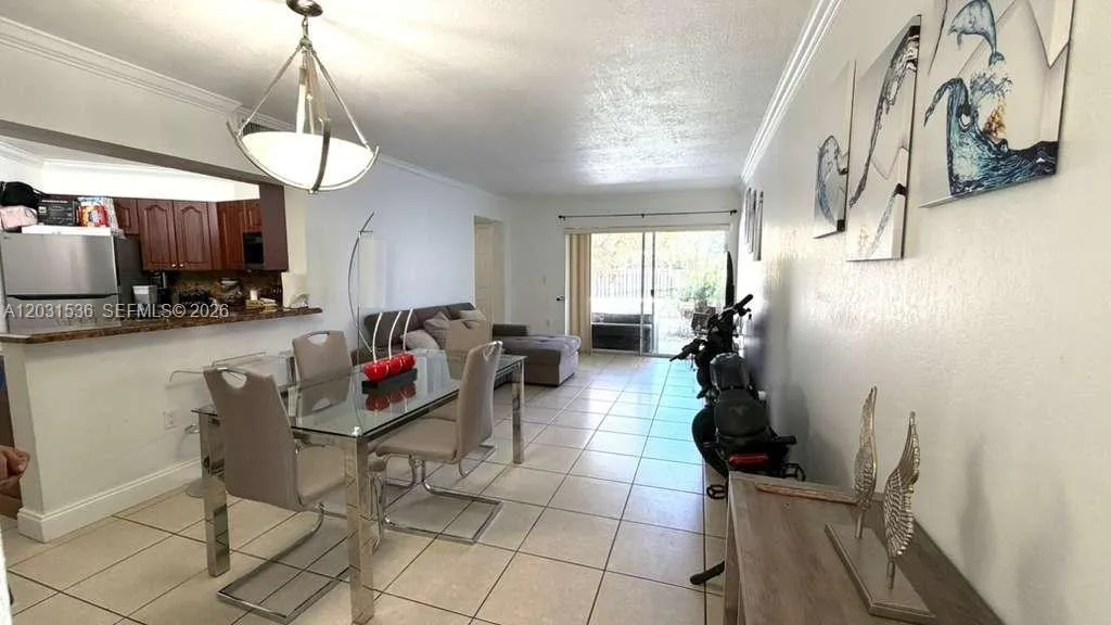 9711 Fontainebleau Blvd # D105, Miami FL 33172
