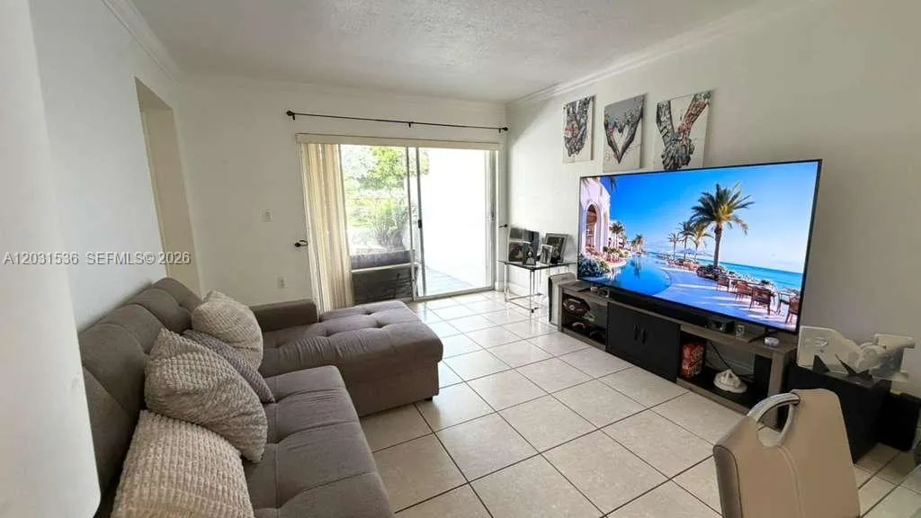9711 Fontainebleau Blvd # D105, Miami FL 33172