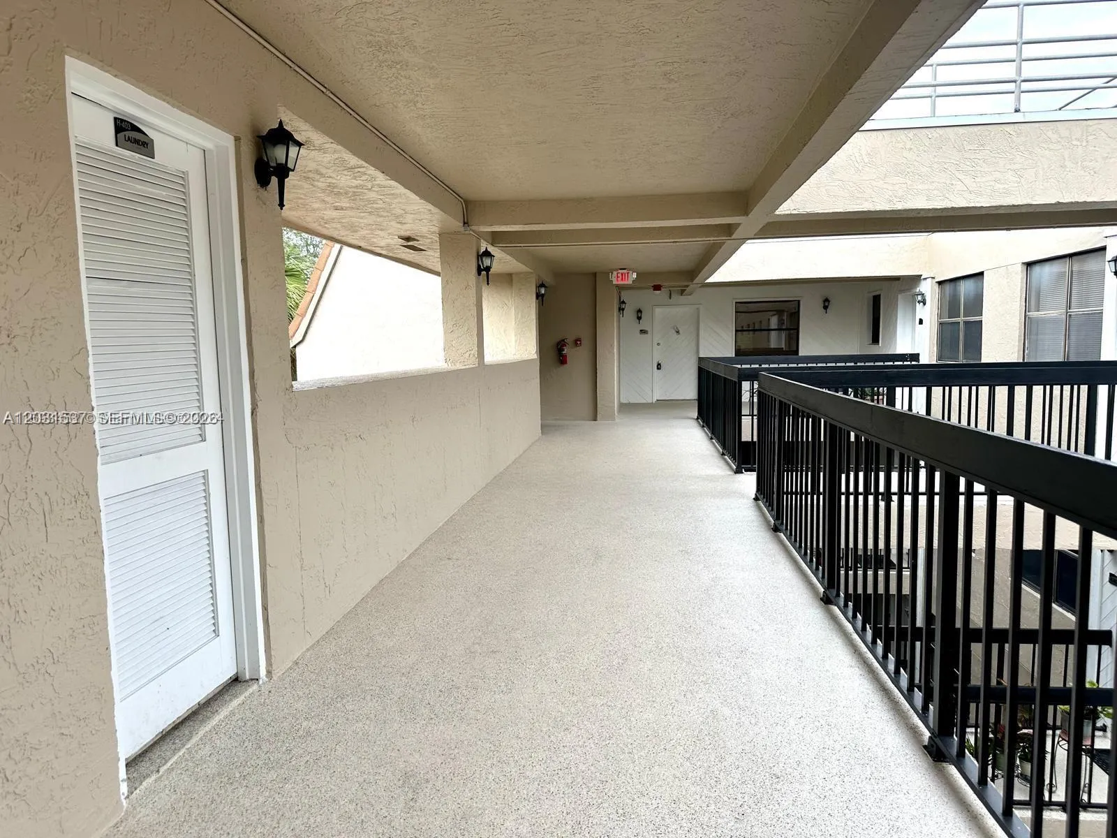 601 Ives Dairy Rd # 8, Miami FL 33179