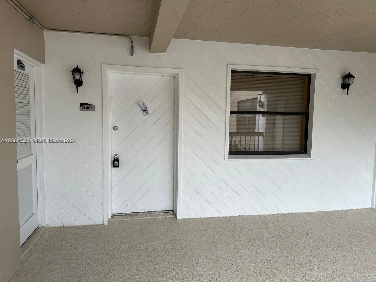 601 Ives Dairy Rd # 8, Miami FL 33179