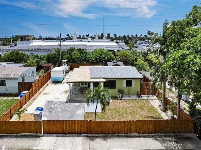 2730 NE 16th Ave, Pompano Beach FL 33064