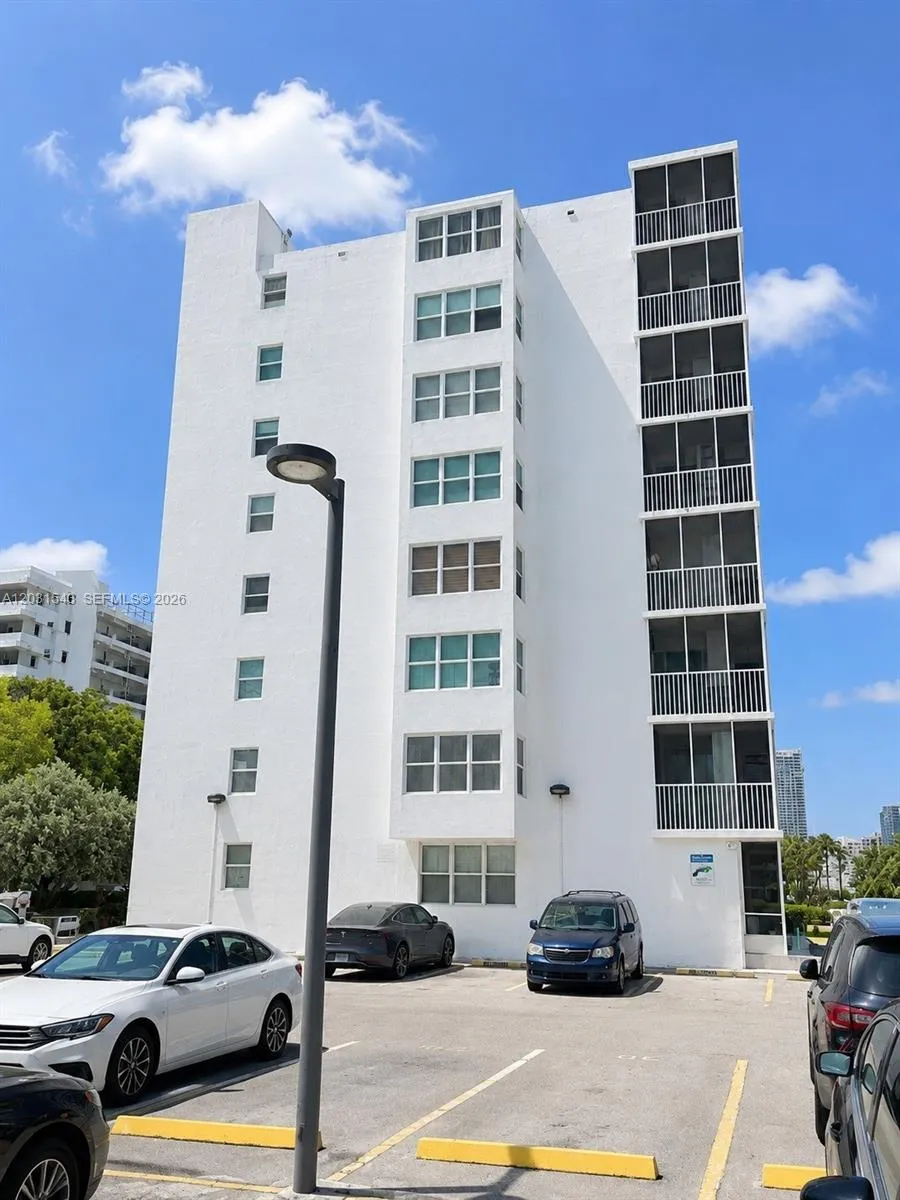 3660 NE 166th St # 805, North Miami Beach FL 33160