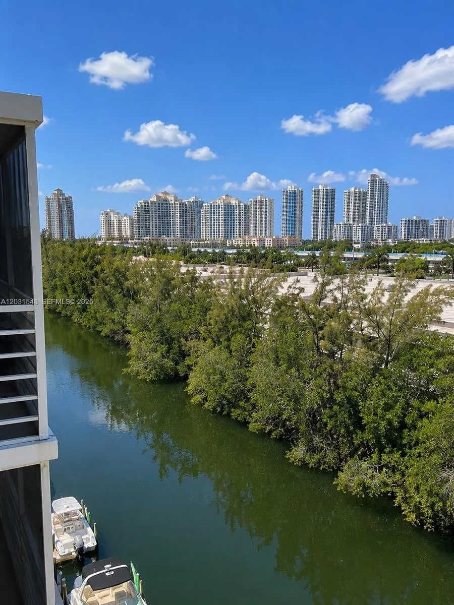 3660 NE 166th St # 805, North Miami Beach FL 33160