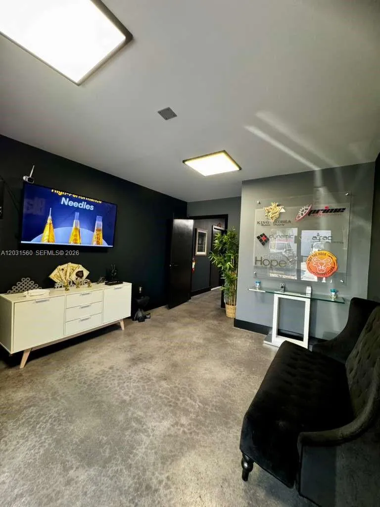 5505 NW 74th Ave # 5505, Miami FL 33166