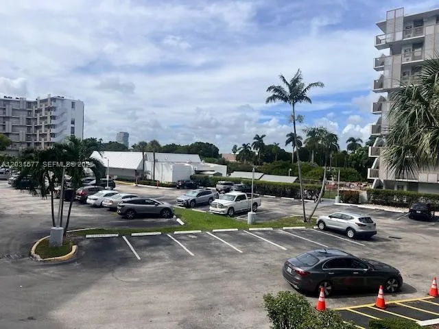 3475 N Country Club Dr # 204, Aventura FL 33180