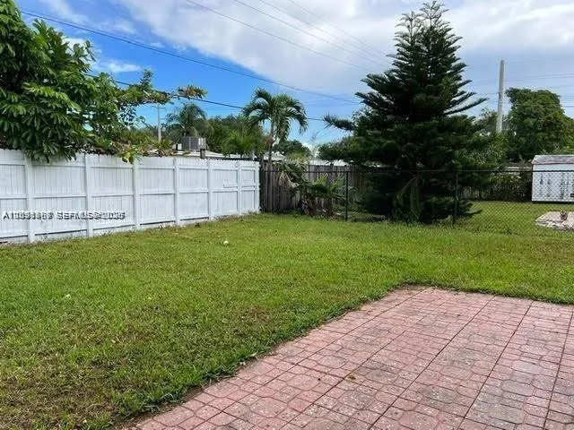 6431 Hayes St, Hollywood FL 33024