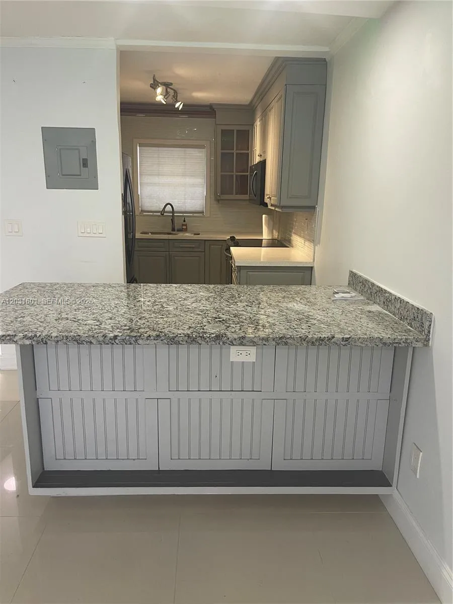 7505 SW 82nd St # 212, Miami FL 33143