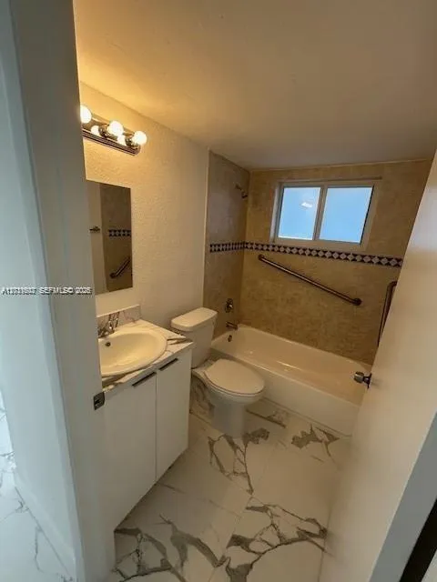 661 W 81st St # 4, Hialeah FL 33014