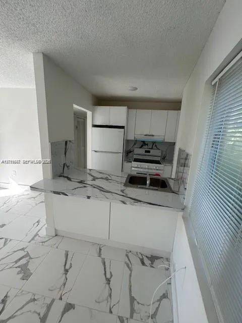 661 W 81st St # 4, Hialeah FL 33014