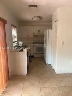 9136 NW 192nd Ter, Hialeah FL 33018