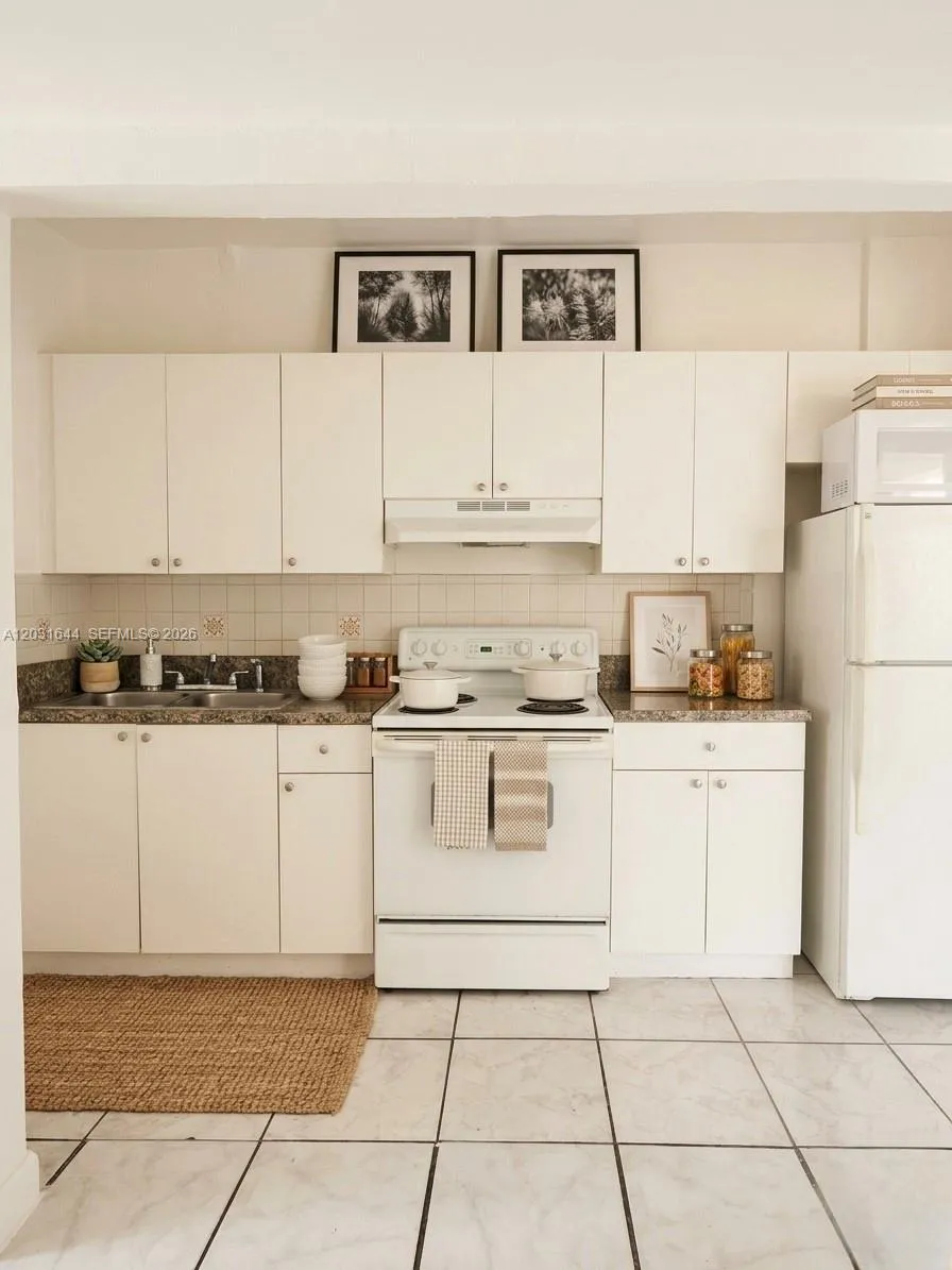 2745 W Okeechobee Rd # 5, Hialeah FL 33010