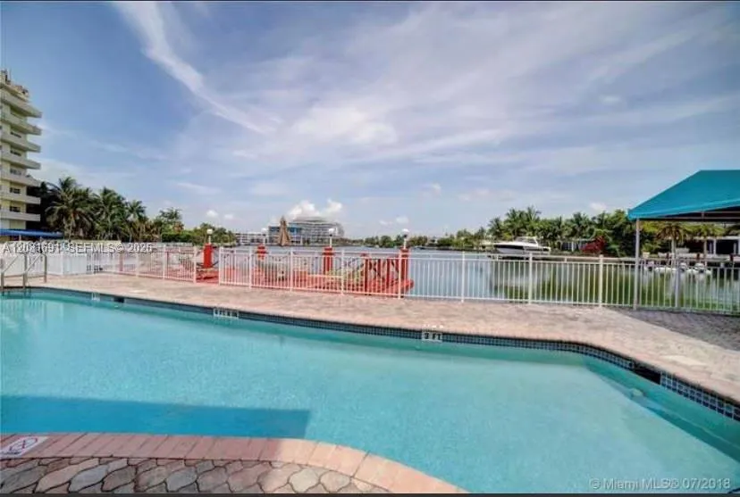 4740 Pine Tree Dr # 25, Miami Beach FL 33140