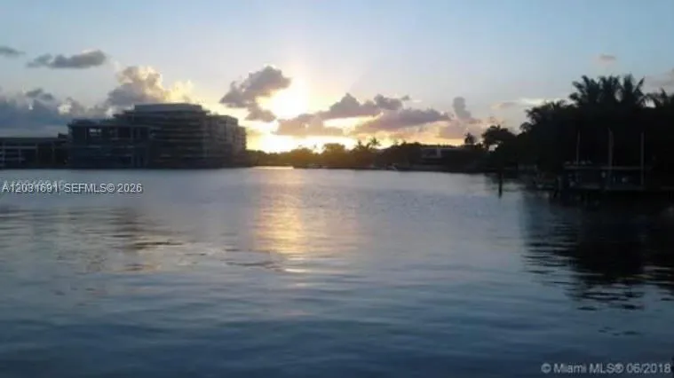 4740 Pine Tree Dr # 25, Miami Beach FL 33140