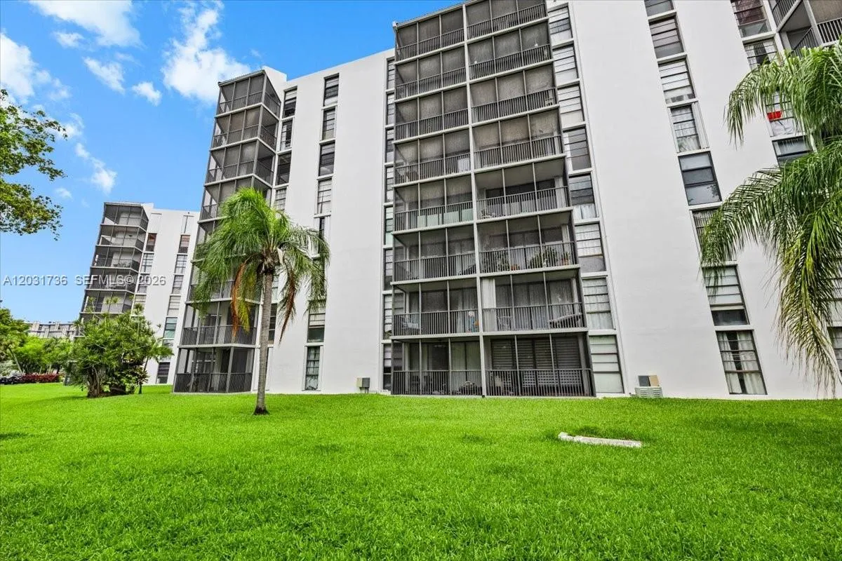 3101 N Country Club Dr # 209, Aventura FL 33180