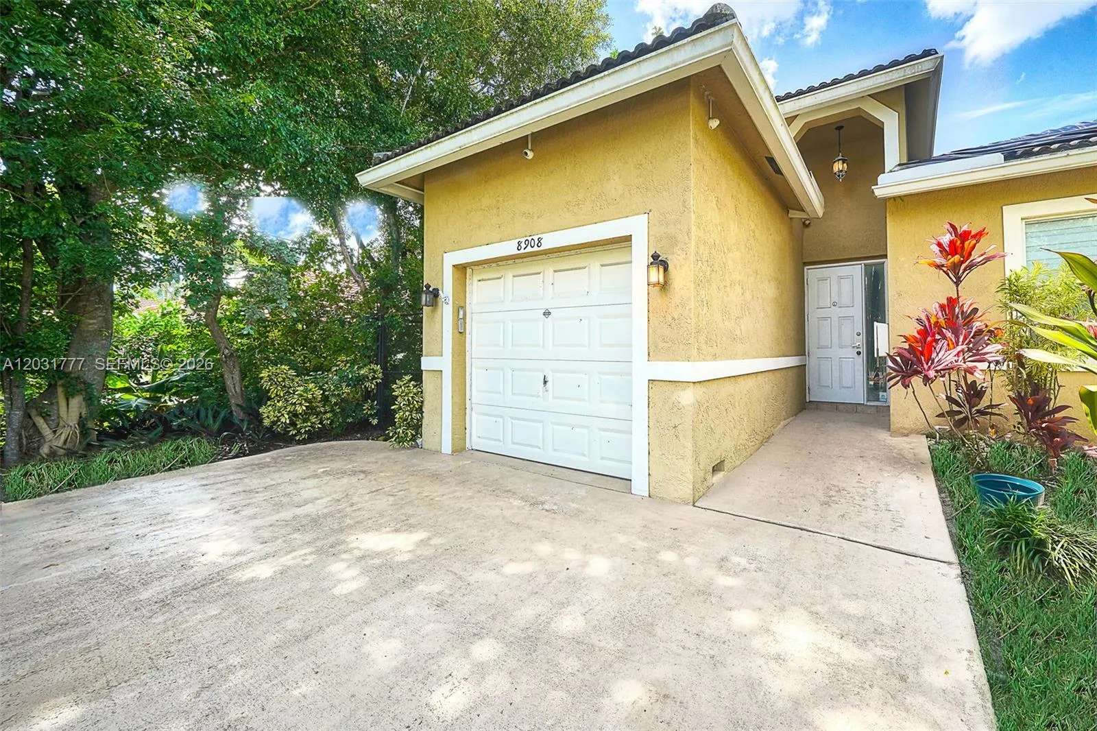 8908 NW 40th St, Coral Springs FL 33065