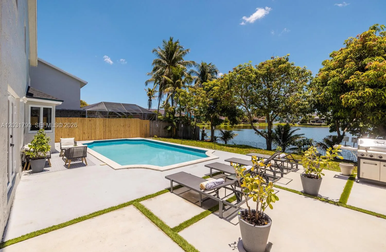 9650 SW 9th Ct, Pembroke Pines FL 33025