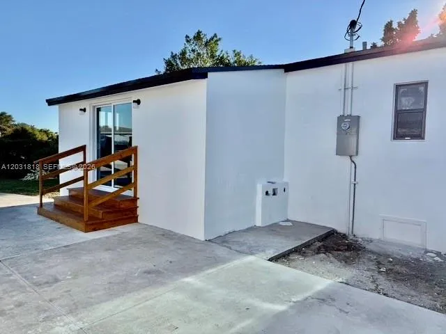 1800 SW 75th Ave Rd, Miami FL 33155