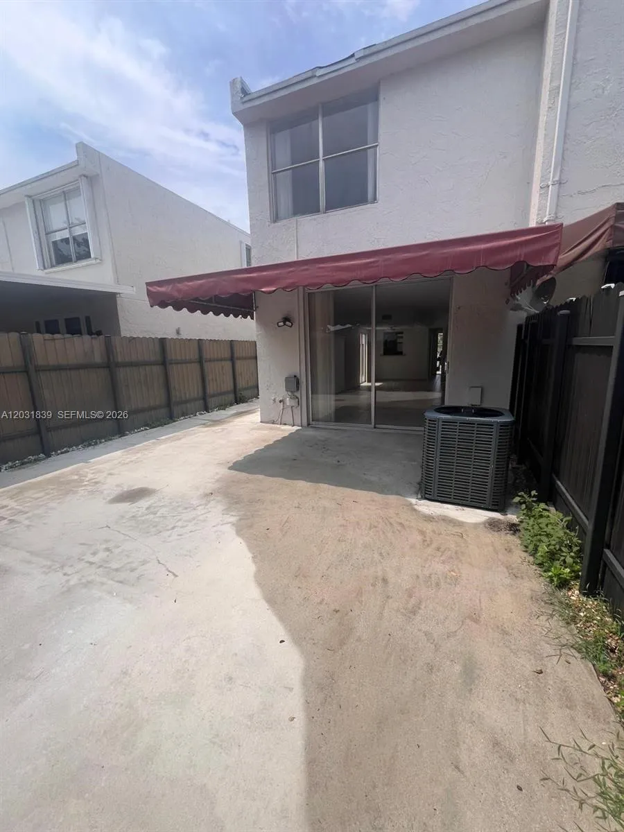 1074 W 38th St # 32, Hialeah FL 33012