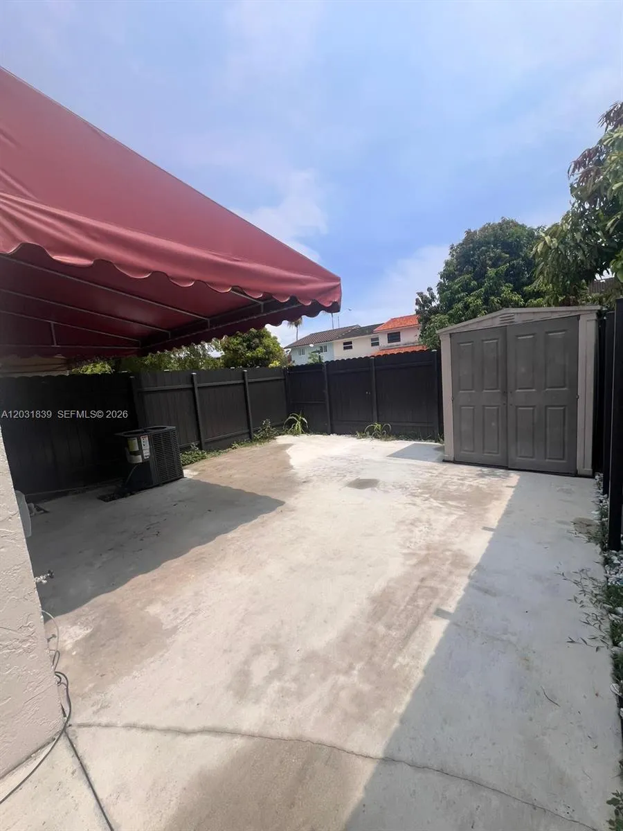 1074 W 38th St # 32, Hialeah FL 33012