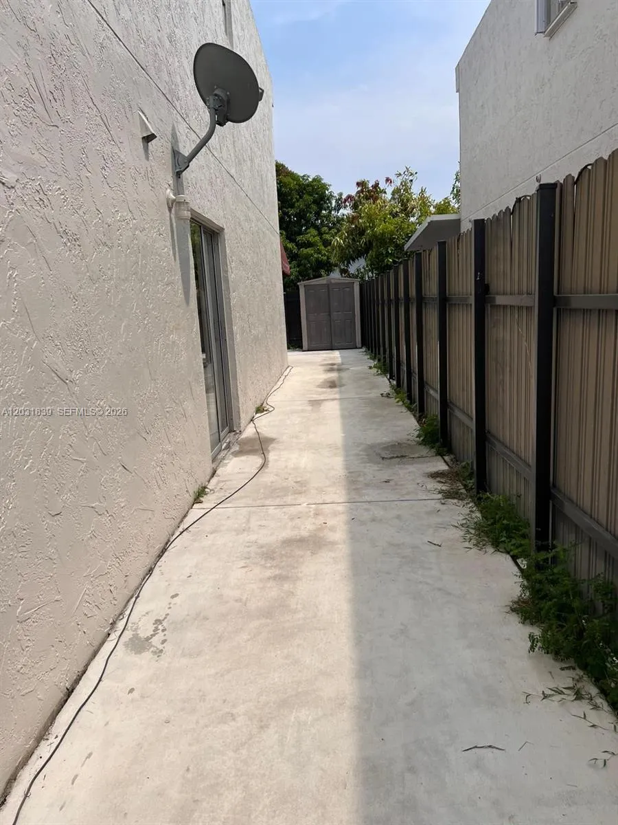 1074 W 38th St # 32, Hialeah FL 33012