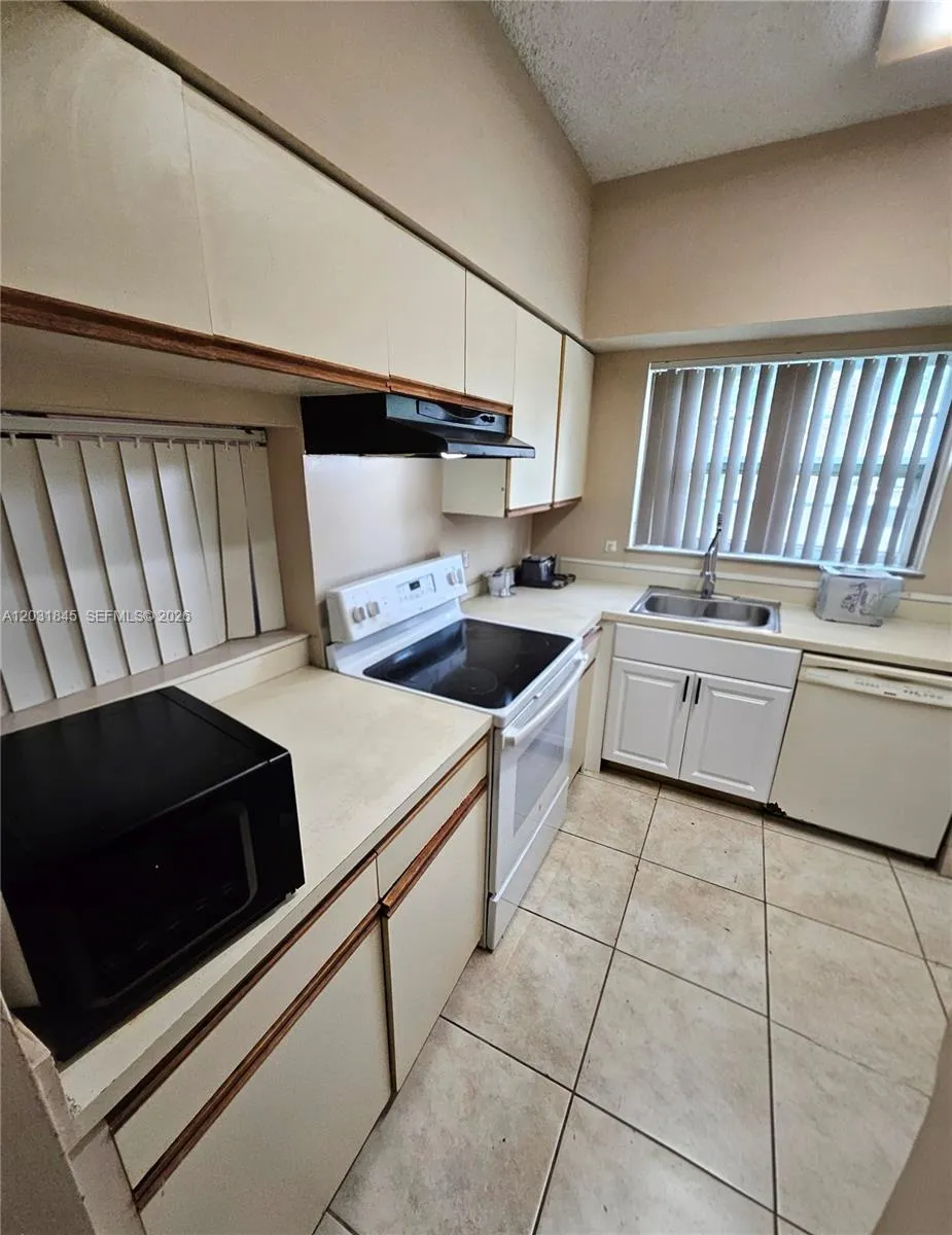 631 Cypress Lake Blvd # E17, Deerfield Beach FL 33064