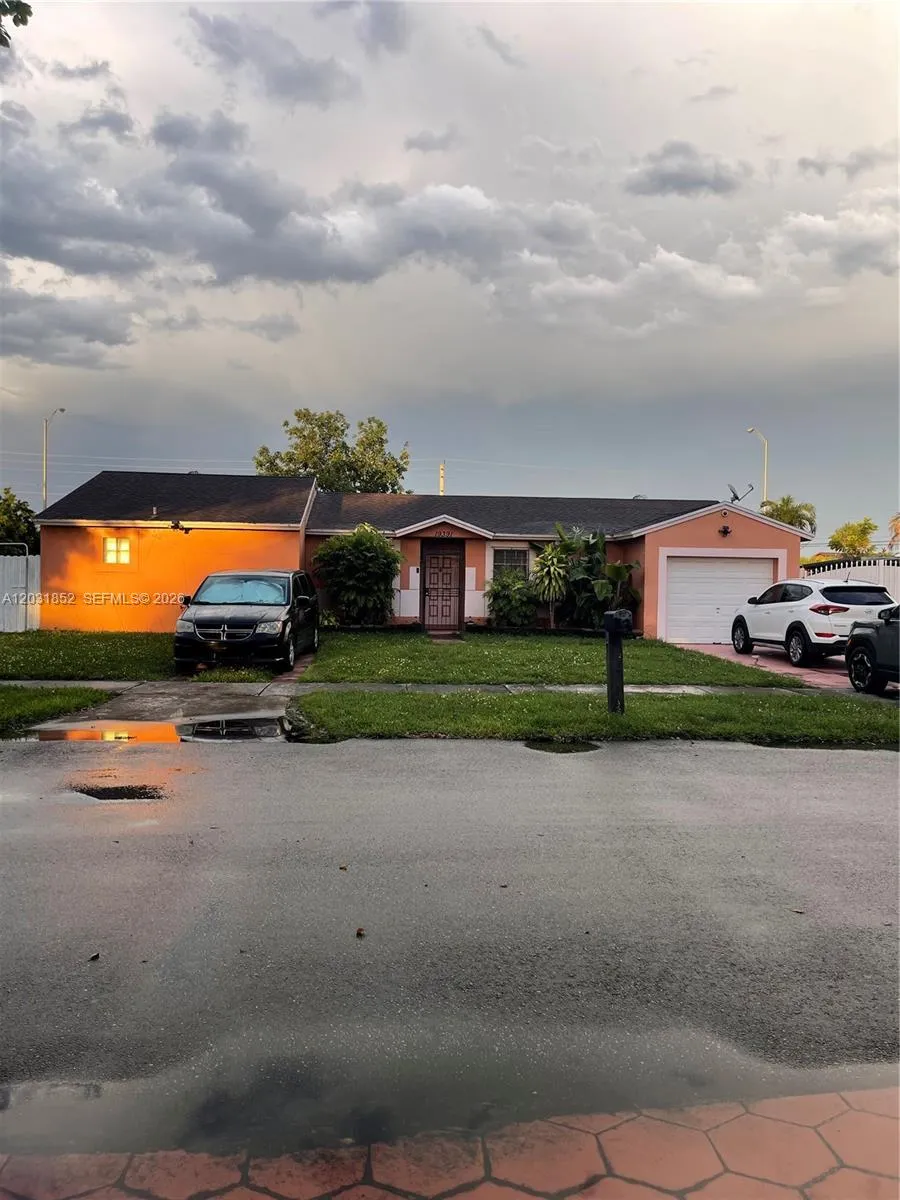 19391 NW 57th Ct, Hialeah FL 33015