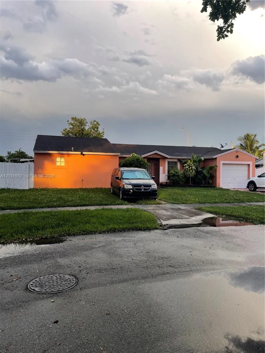 19391 NW 57th Ct, Hialeah FL 33015
