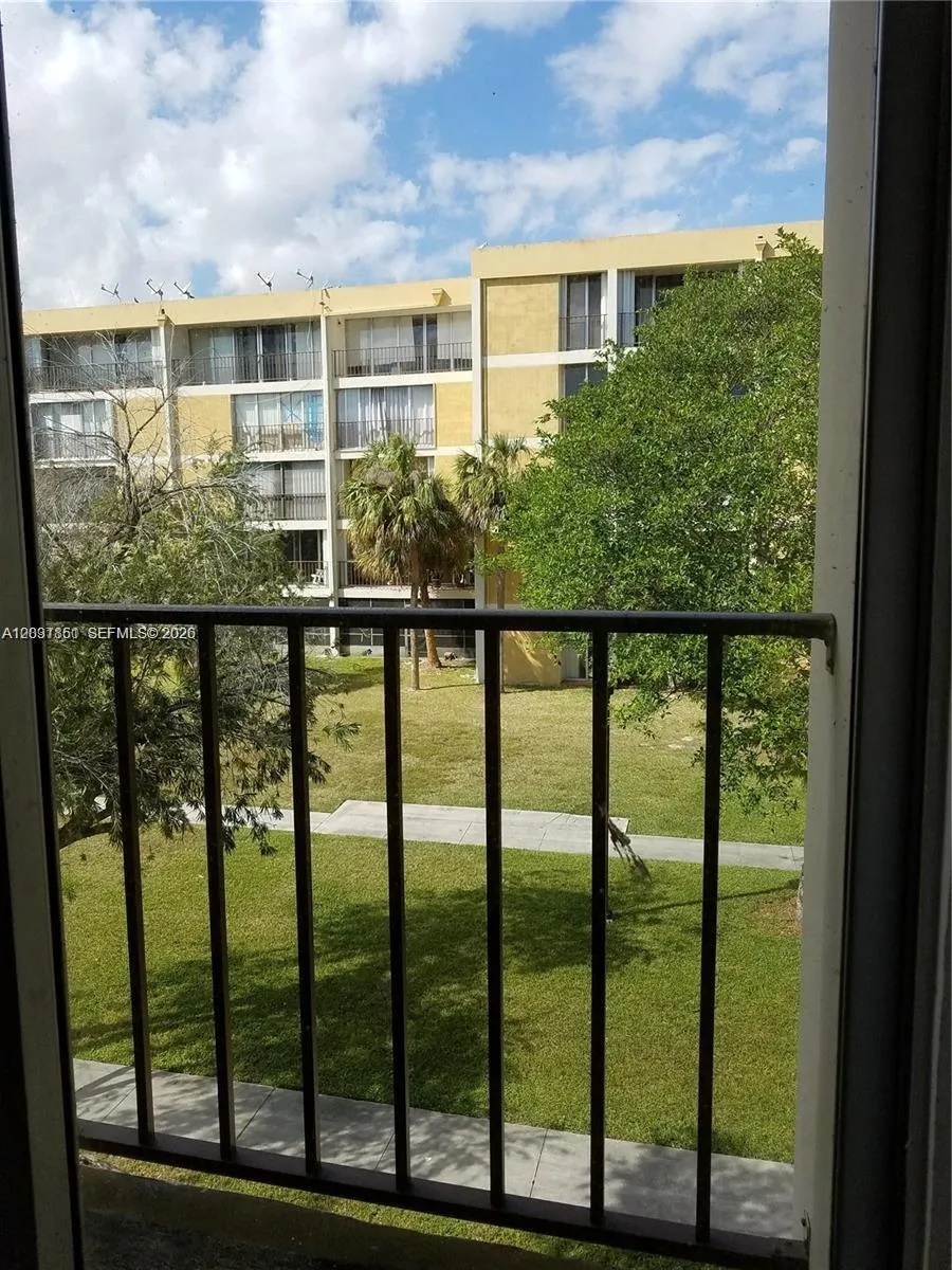 9250 Fontainebleau Blvd # 202, Miami FL 33172