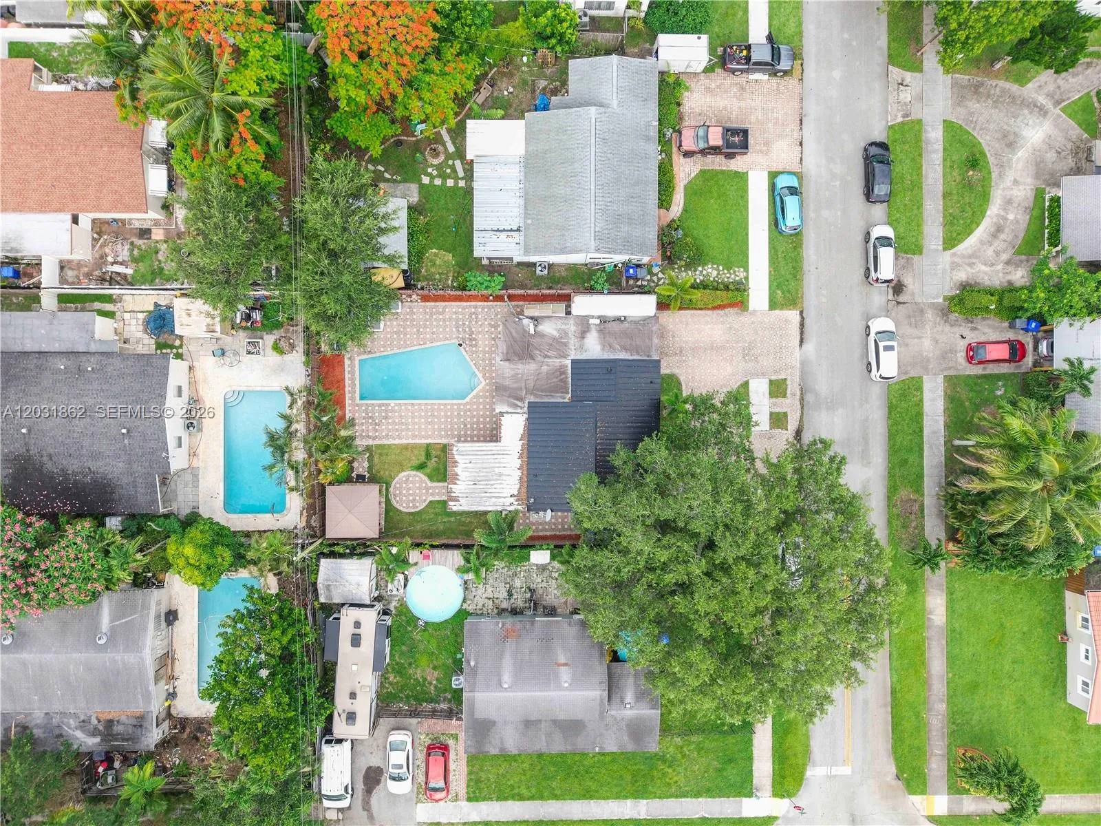 6810 Douglas St, Hollywood FL 33024