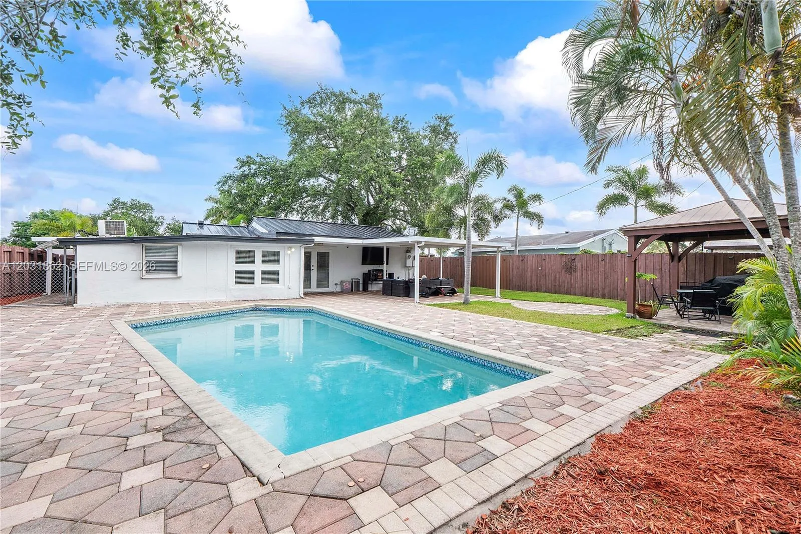 6810 Douglas St, Hollywood FL 33024
