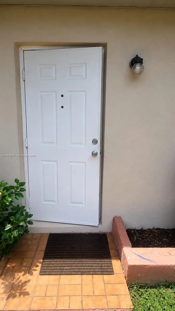 8935 SW 28th St # 8935, Miami FL 33165