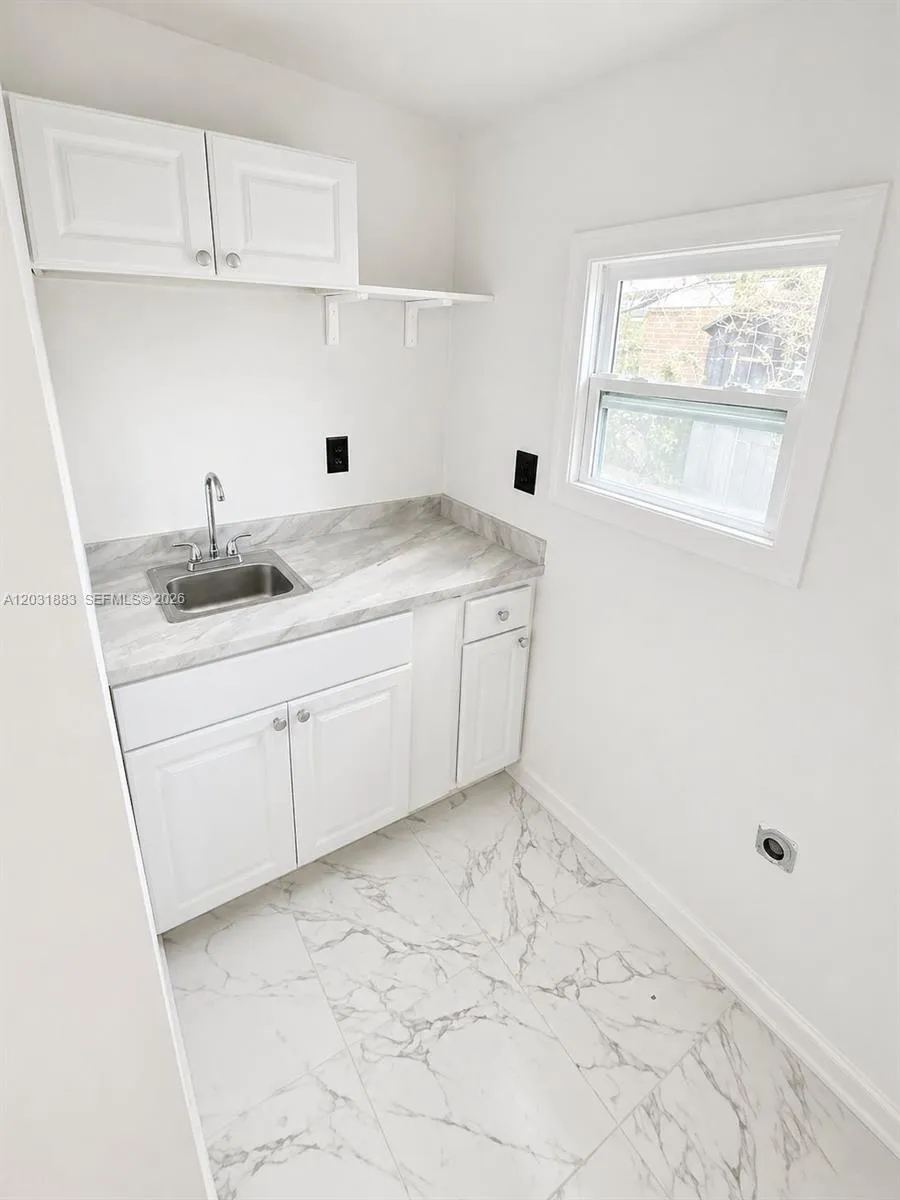 15720 NW 28th Pl, Miami Gardens FL 33054