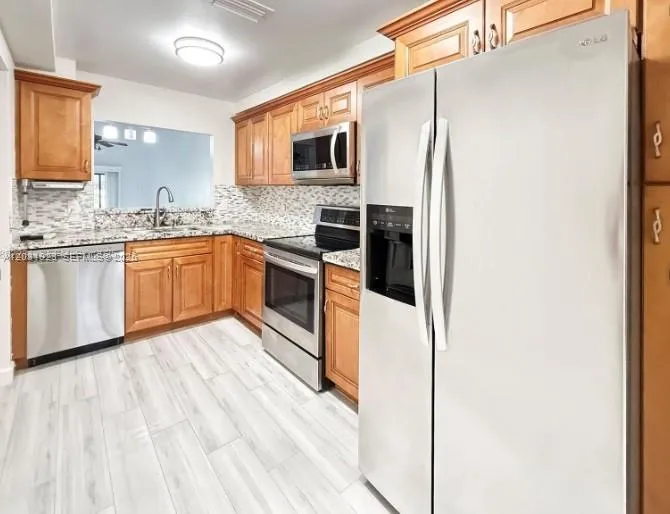 4182 S Pine Island Rd, Davie FL 33328