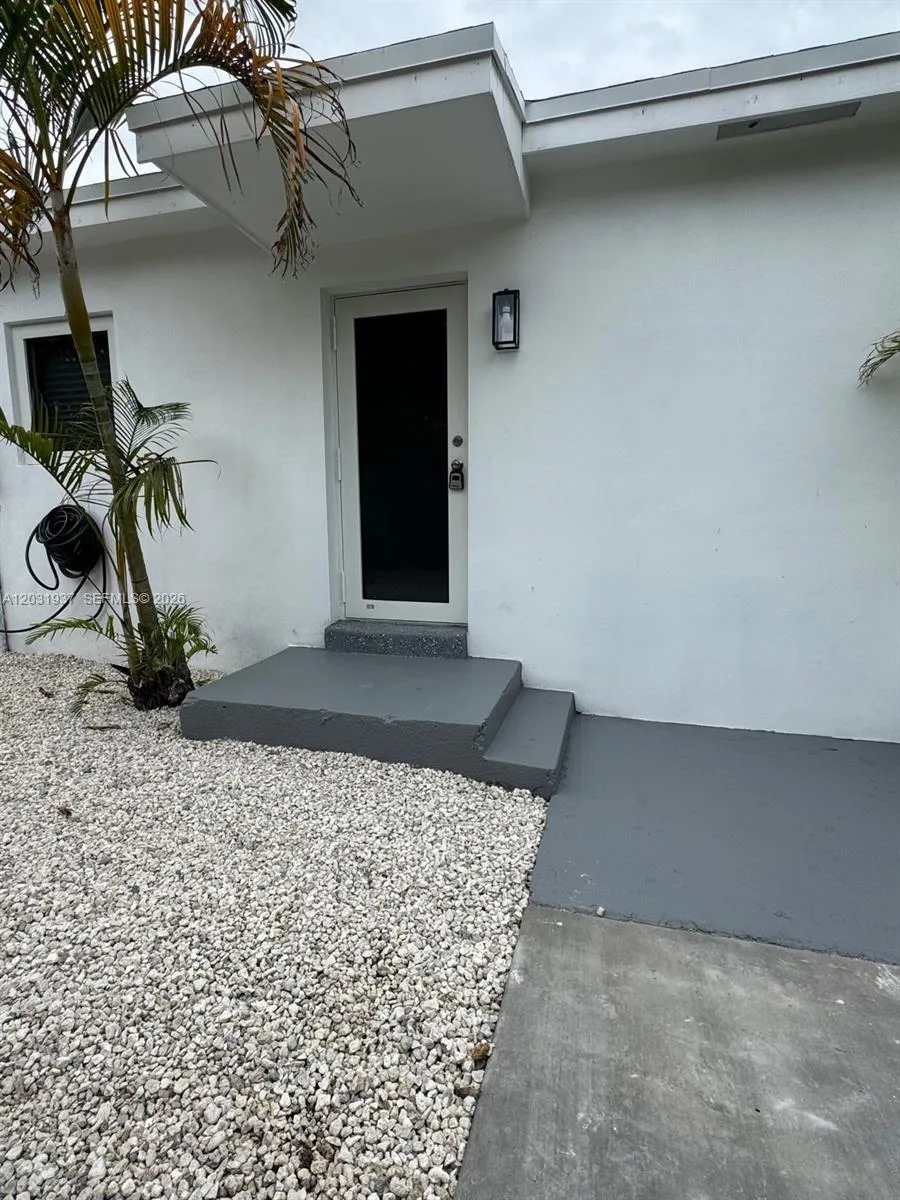 15615 NE 5th Ct # B, Miami FL 33162