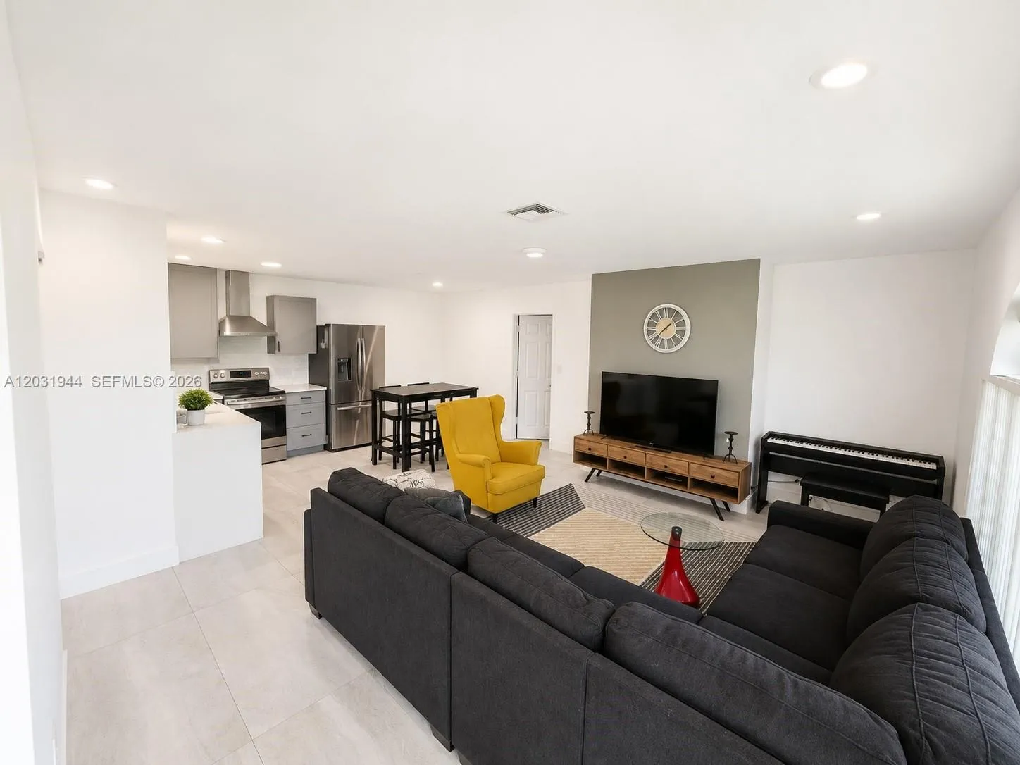 800 NE 2nd Ct, Hallandale Beach FL 33009