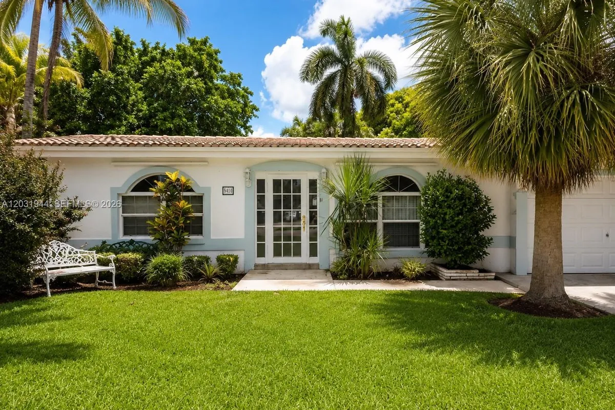 800 NE 2nd Ct, Hallandale Beach FL 33009