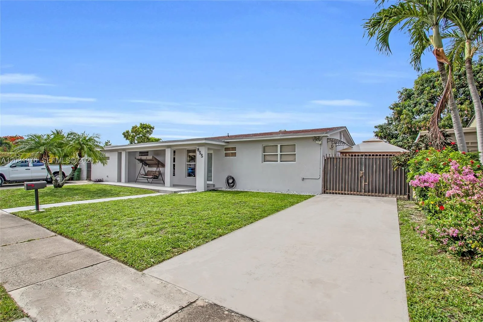 855 W 70th Pl, Hialeah FL 33014