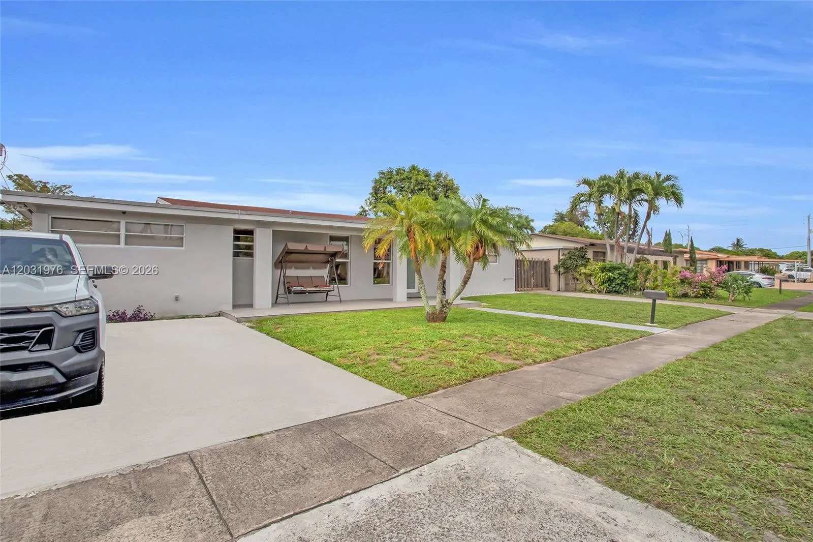 855 W 70th Pl, Hialeah FL 33014