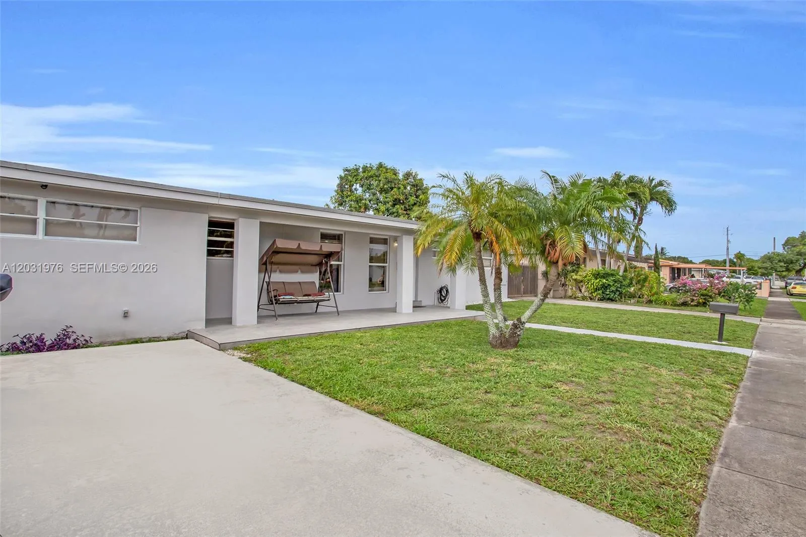 855 W 70th Pl, Hialeah FL 33014