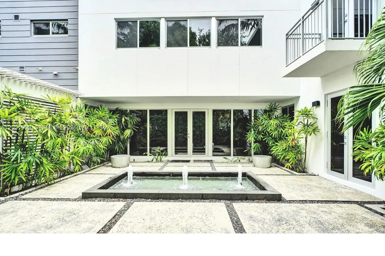 6340 SW 80th St, Miami FL 33143